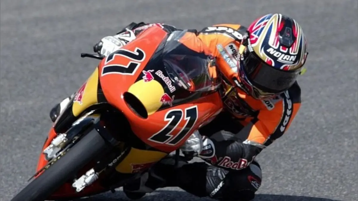 Hiroshi Aoyama, juara dunia 250cc terakhir, kini menjadi sosok penting di balik pembinaan pembalap muda Asia menuju MotoGP. (PINTEREST)