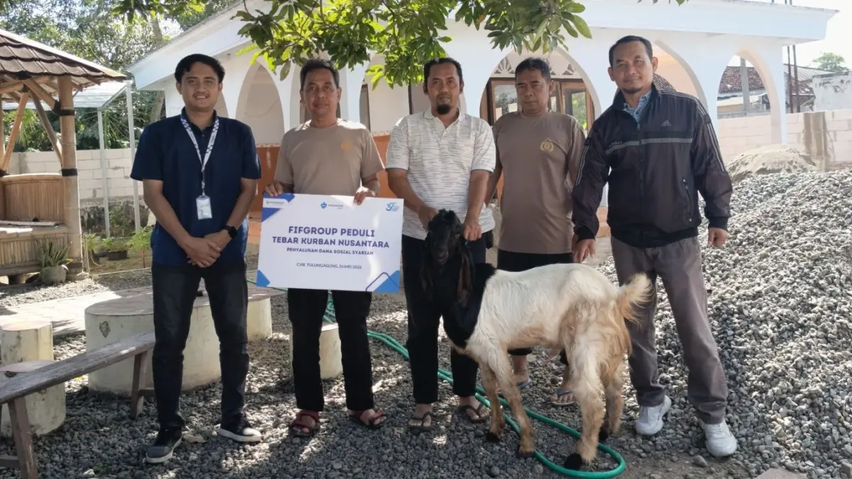 Penyerahan hewan kurban dari FIFGROUP Cabang Tulungagung di Mushola Al Hikmah Kalidawir (Polsek Kalidawir).