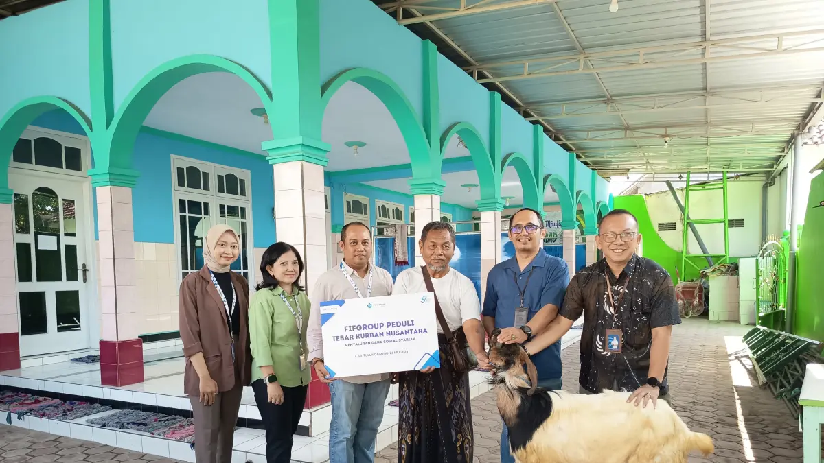Penyerahan hewan kurban oleh Bpk. T. Hari Putra Sulistiyono W pada Mushola Shabilul Khoiri di Kel. Tertek, Kec. Tulungagung.
