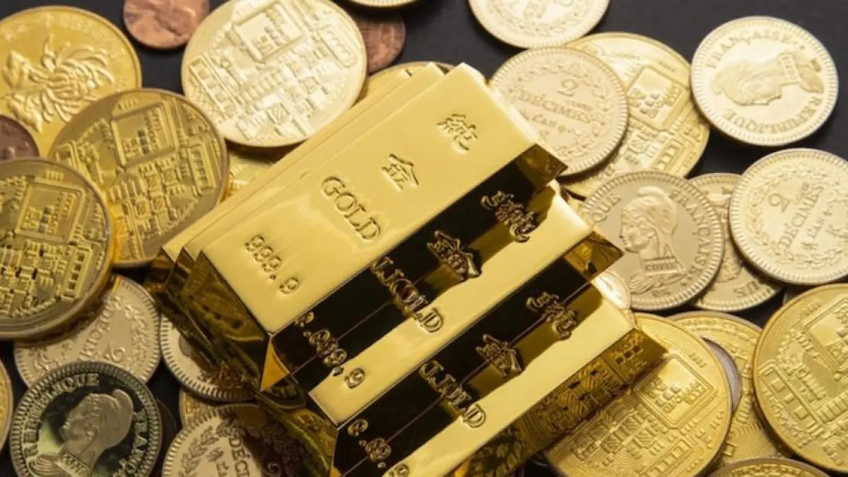 Harga emas hari ini 27 Mei 2026 fluktuatif. Antam turun di Logam Mulia, tapi versi Pegadaian justru naik.(FREEPIK.COM)