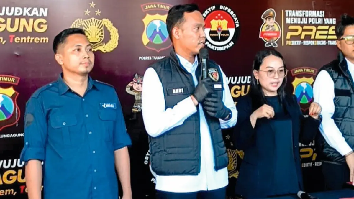 Kasat Reskrim Polres Tulungagung Iptu Andi Wiranata Tamba memberikan keterangan pada rilis pers pada Senin (25/5/2026).(RAHIIQ/RADAR TULUNGAGUNG)