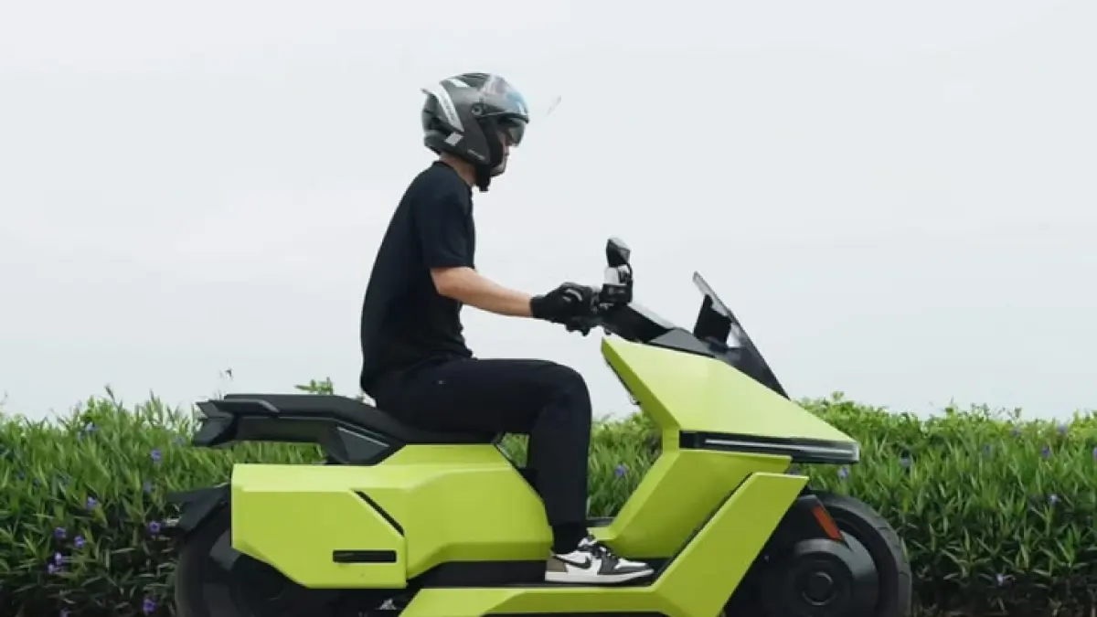 Harga Omo X Smart Scooter mulai Rp35,5 juta. Skuter listrik ini punya torsi brutal, fitur canggih, dan jarak tempuh hingga 260 km (Pinterest).