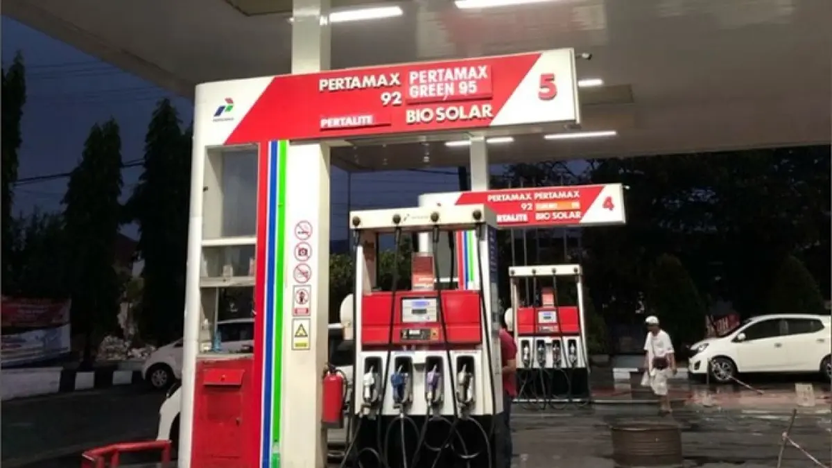 Harga BBM non subsidi naik per 18 April 2026. Dexlite dan Pertamina Dex melonjak tajam, sementara Pertalite dan Biosolar masih aman.