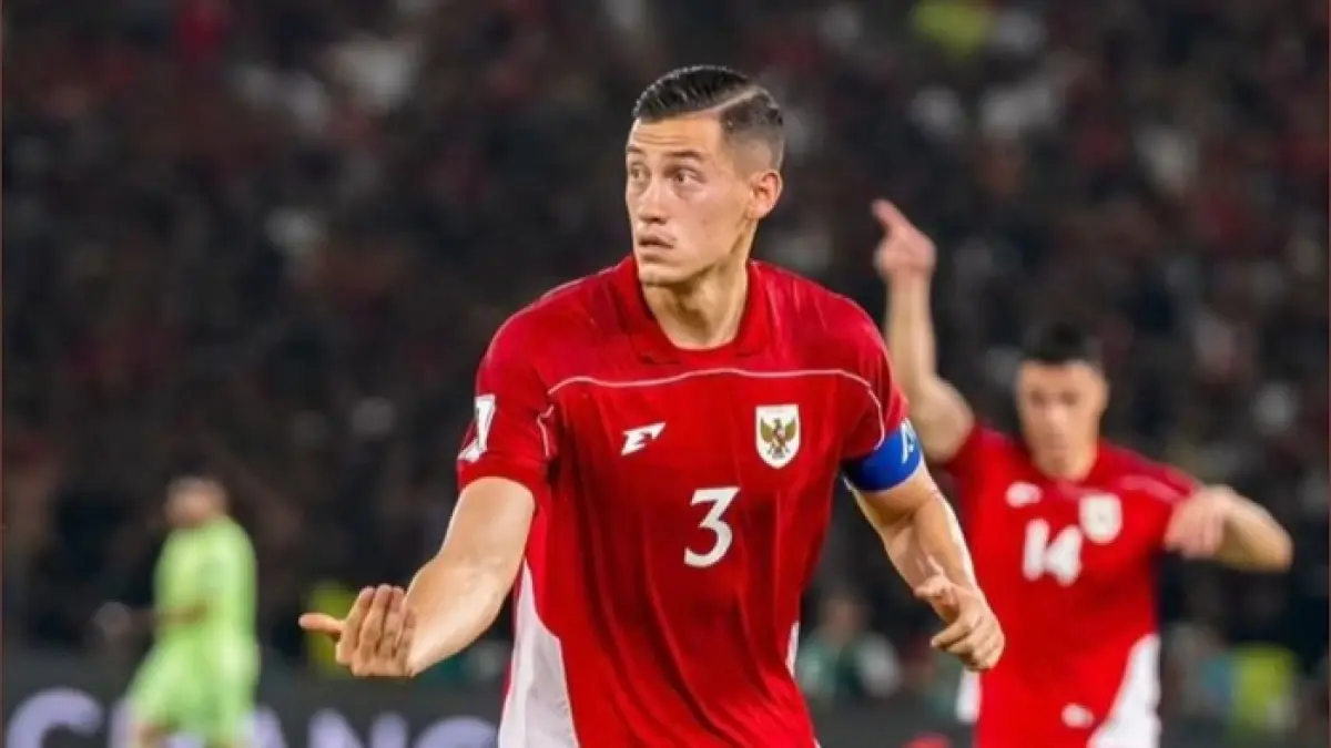 Harga transfer Jay Idzes diprediksi melonjak hingga 15 juta euro setelah dikaitkan dengan AC Milan jelang bursa transfer Januari 2026.