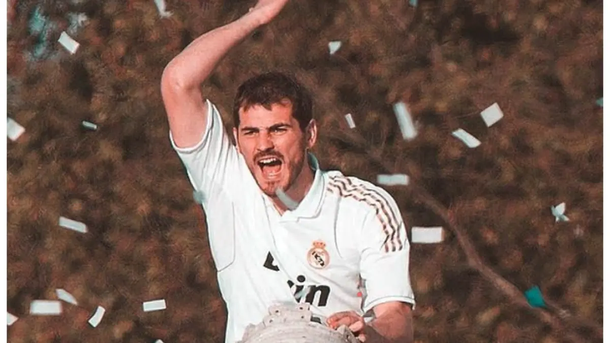 Iker Casillas kembali tampil melawan Barcelona di Copa de Leyendas 2026 dan mendapat sambutan meriah dari para penggemar.
(screenshot pinterest)