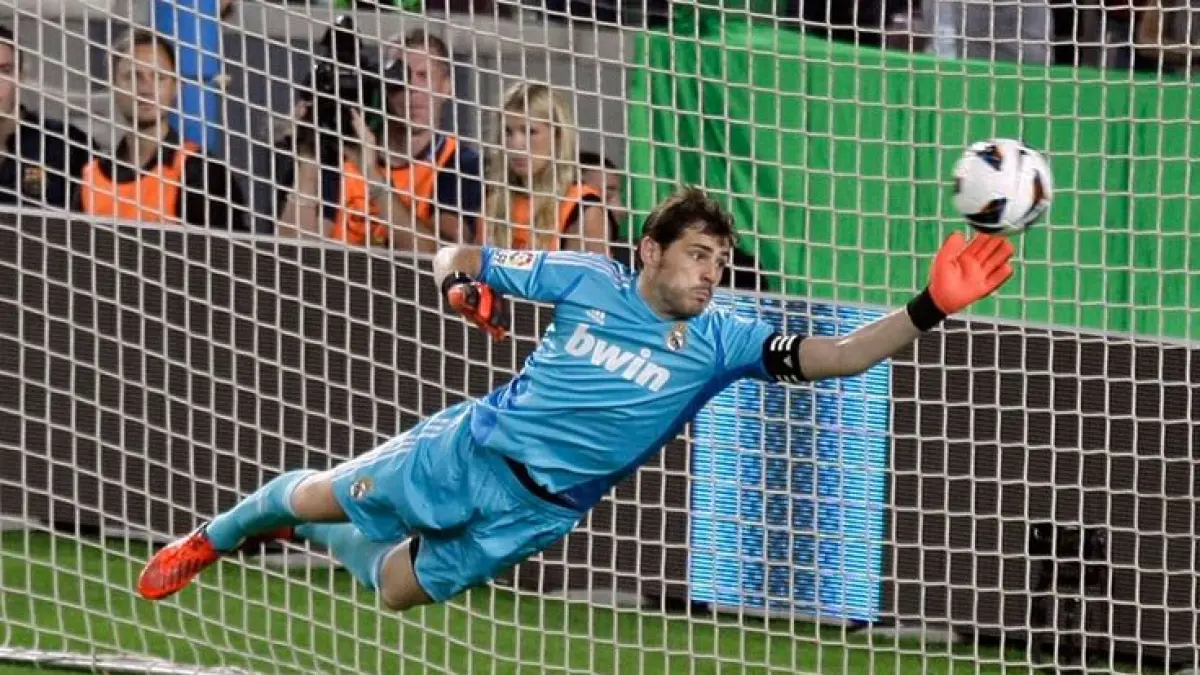 Profil Iker Casillas kembali disorot setelah cuitan mengaku gay viral. Ternyata akun Twitter legenda Real Madrid itu diretas.
(screenshot pinterest)