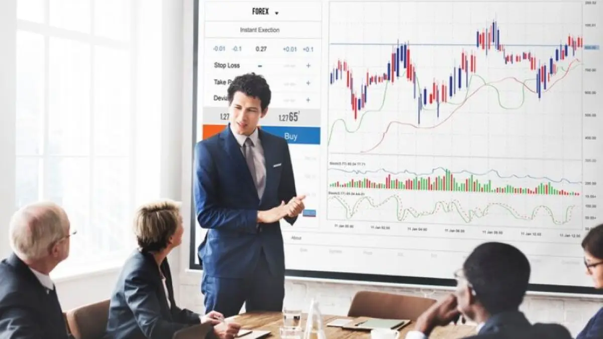 Saham bank sentuh diskon ekstrem di tengah rupiah Rp17.000! Simak analisis fundamental BBCA & BBRI dari Melvin Mumpuni agar tak terjebak value trap.(Freepik)