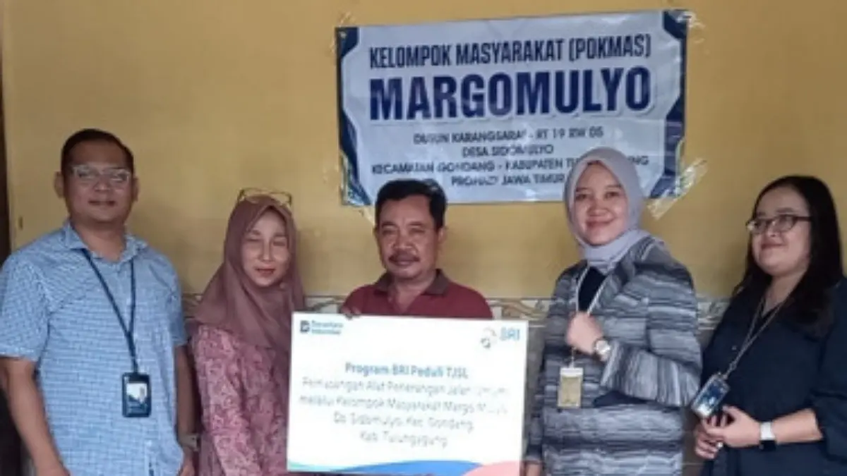BRI Tulungagung salurkan bantuan PJU Rp62 juta di Desa Sidomulyo untuk meningkatkan keamanan dan kenyamanan warga.(DOK BRI TULUNGAGUNG)