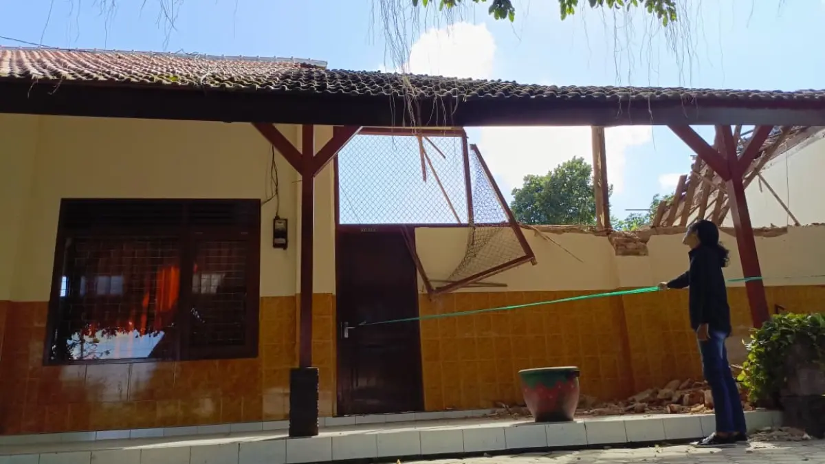 Kondisi dua ruang kelas di SDN 1 Babadan Tulungagung yang rusak, beberapa hari  lalu.(RAHIIQ AL BACHRI/RATU)
