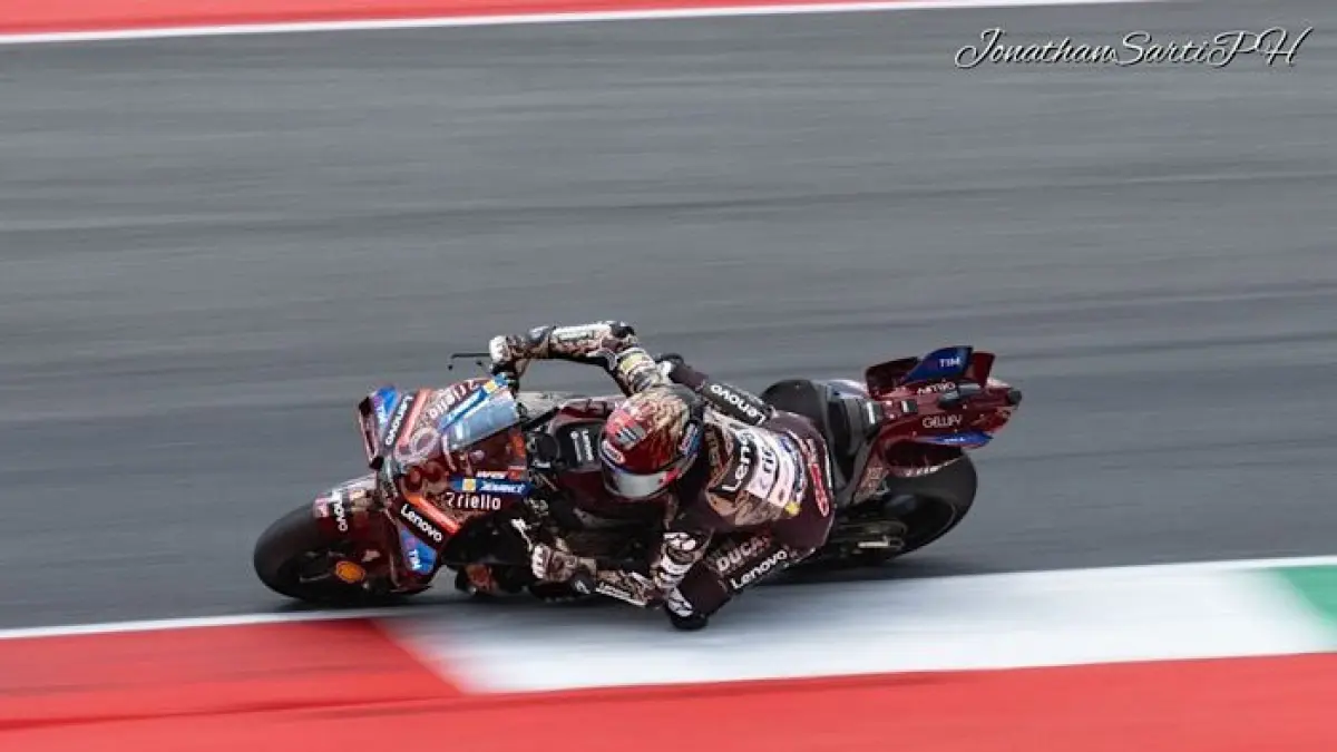 Marc Marquez di MotoGP Mugello 2026 bikin Ducati terkejut. Baru pulih operasi ganda, tapi langsung tampil kompetitif.(pinterest)
