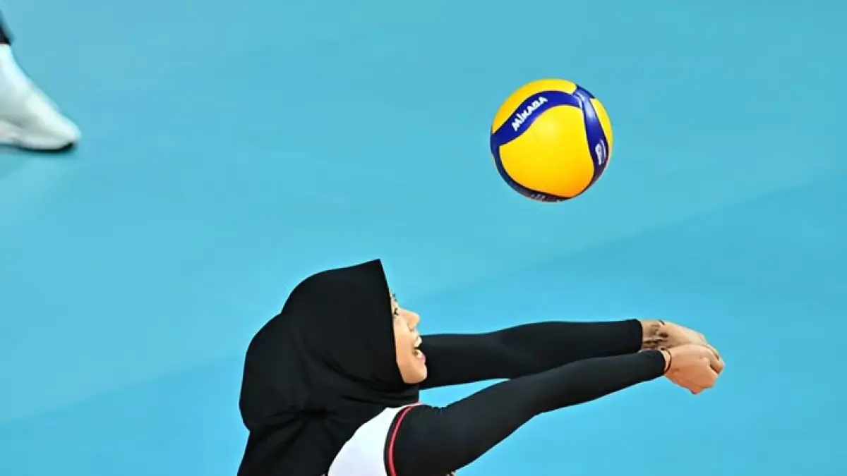Megawati Hangestri tampil menggila saat Hyundai Hillstate kalahkan Fenerbahce. Spike petirnya bikin Abondanza frustrasi. (Pinterest. com)