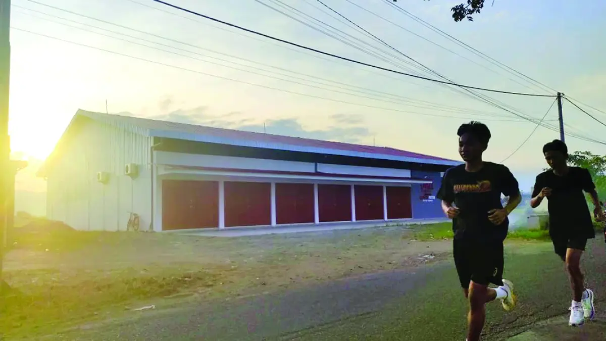 Gerai KDMP milik Desa Kiping, Kecamatan Gondang, Tulungagung, yang sudah berdiri. Namun untuk rekan sejawat mereka di kelurahan masih menunggu petunjuk dari pusat untuk pembangunan.(SANDY YUWANA/RADAR TULUNGAGUNG)