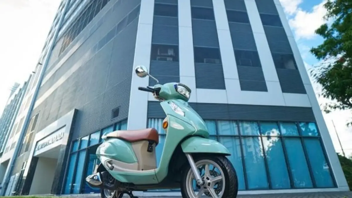 Indomobil E-Motor QT hadir mulai Rp15 juta dengan jarak tempuh hingga 135 km, fitur modern, dan desain retro yang menarik.