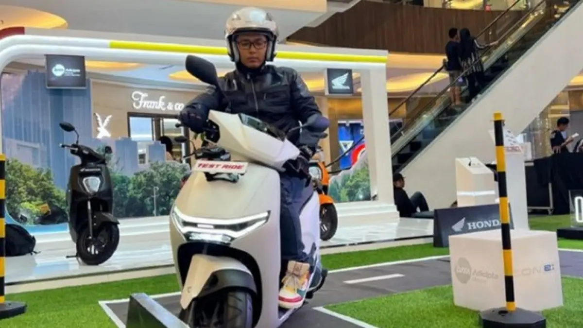 Indomobil eMotor QT Pro hadir dengan harga Rp15 jutaan, desain retro modern, jarak tempuh 135 km, dan fitur lengkap.
