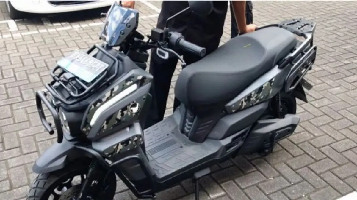 Indomobil eMotor Tirano menawarkan desain adventure, Android Auto, cruise control, dan rasa berkendara mirip motor bensin. (Pinterest) 