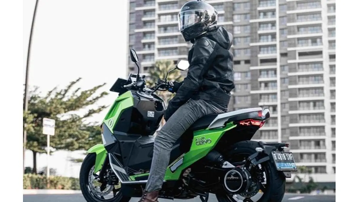 Setelah 5.000 km pemakaian, pemilik Indomobil eMotor Tirano mengungkap kelebihan dan kekurangan motor listrik adventure ini. (Pinterest) 