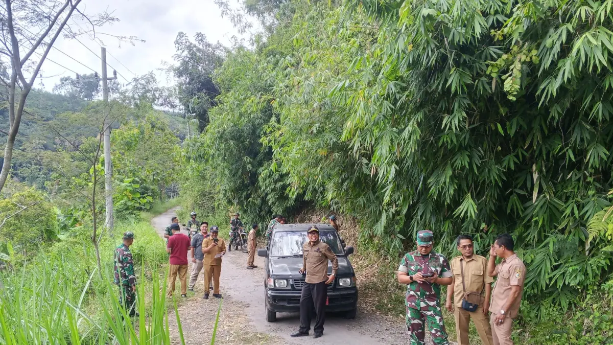 Survei lokasi program TNI Manunggal Membangun Desa (TMMD) Tahun 2026 di Desa Segawe dan Desa Penjor, Tulungagung, Selasa (2/6/2026).(PEMERINTAHAN KECAMATAN PAGERWOJO UNTUK RADAR TULUNGAGUNG)