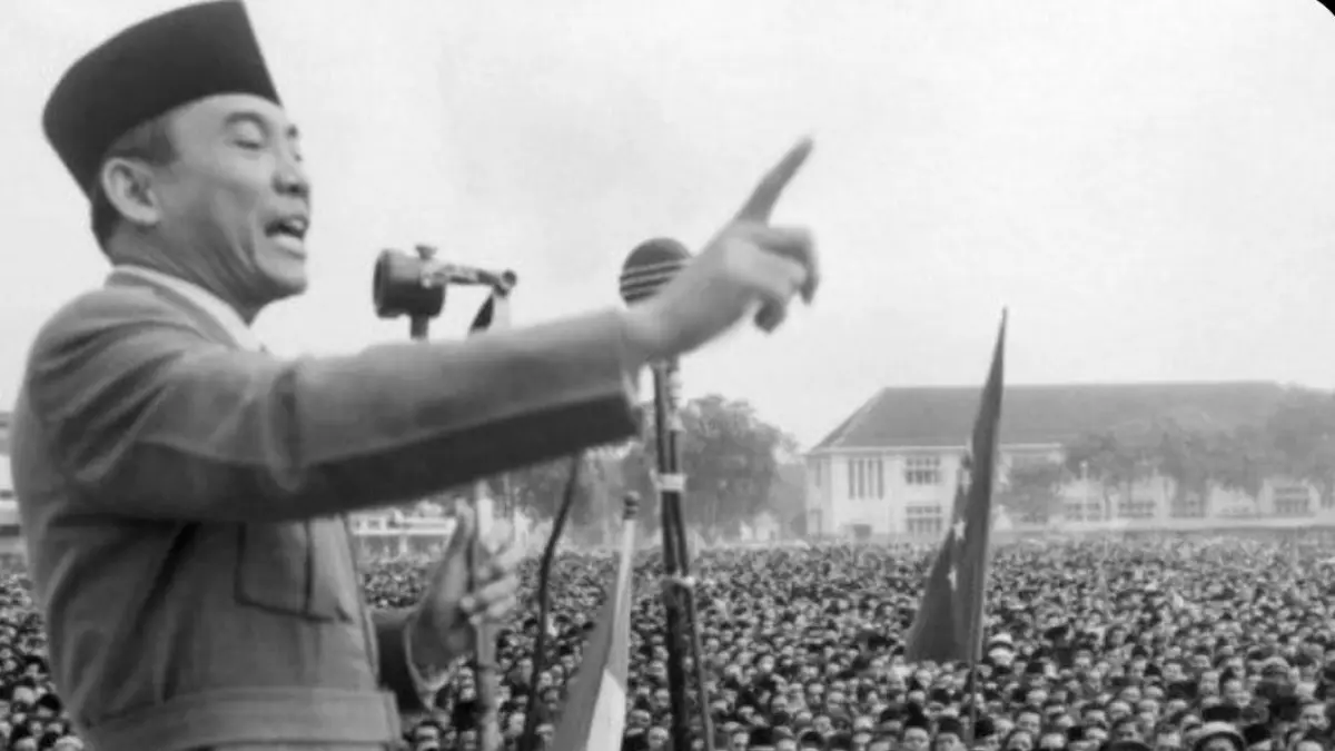 Perintah pertama Bung Karno setelah jadi Presiden RI ternyata memesan 50 tusuk sate. Kisah unik ini menunjukkan kesederhanaannya.(gemini AI)