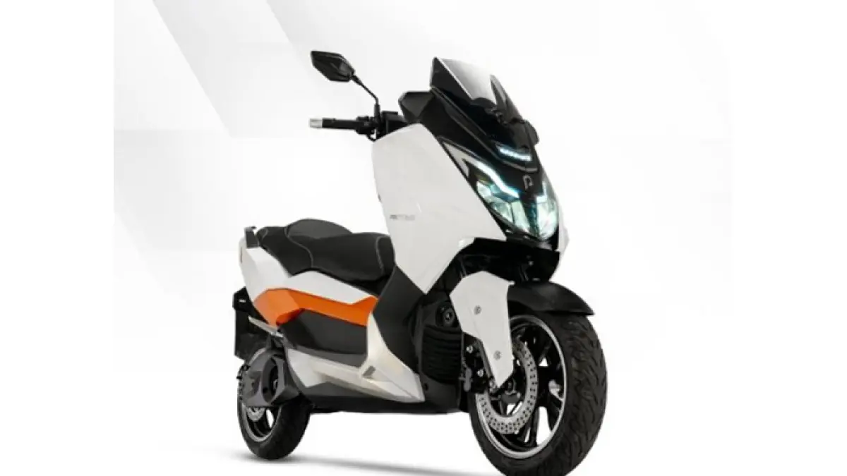 Review Polytron Fox 500 di IMOS 2024. Maxi skuter listrik rasa Yamaha XMAX dengan harga mulai Rp 43 juta. (Pinterest) 