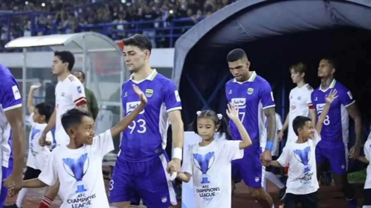 Bursa Transfer Persib Bandung 2026/2027 memanas. Sebanyak 18 pemain top masuk radar Maung Bandung, termasuk Stevan Jovetic.(Pinterest)
