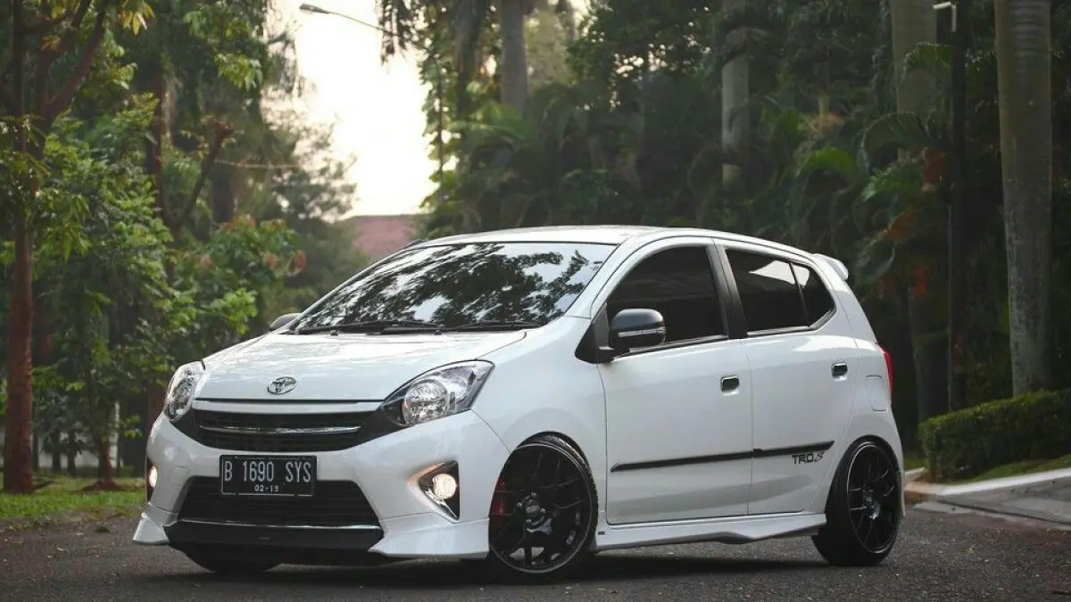 Cari mobil pertama? Intip ulasan Toyota Agya TRD Sportivo Manual 2016 seken. Desain sporty, mesin irit, perawatannya murah, harga cuma 100 juta!(Pinterest)