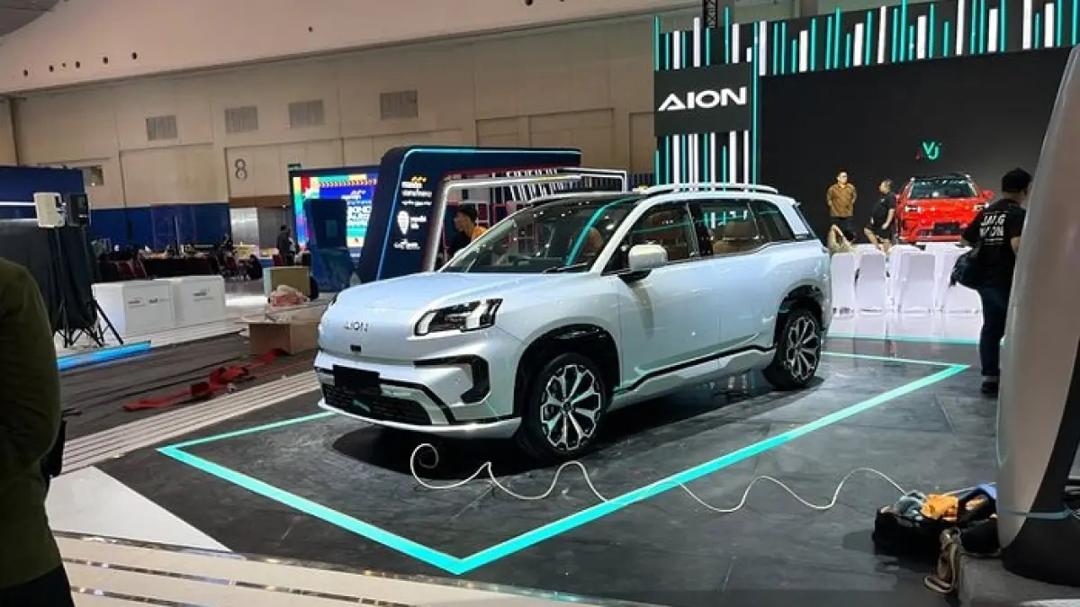 Indomobil Expo 2026 menampilkan mobil dan motor listrik terbaru dengan jarak tempuh hingga 630 km. Simak daftar lengkapnya di sini.(Gemini AI)