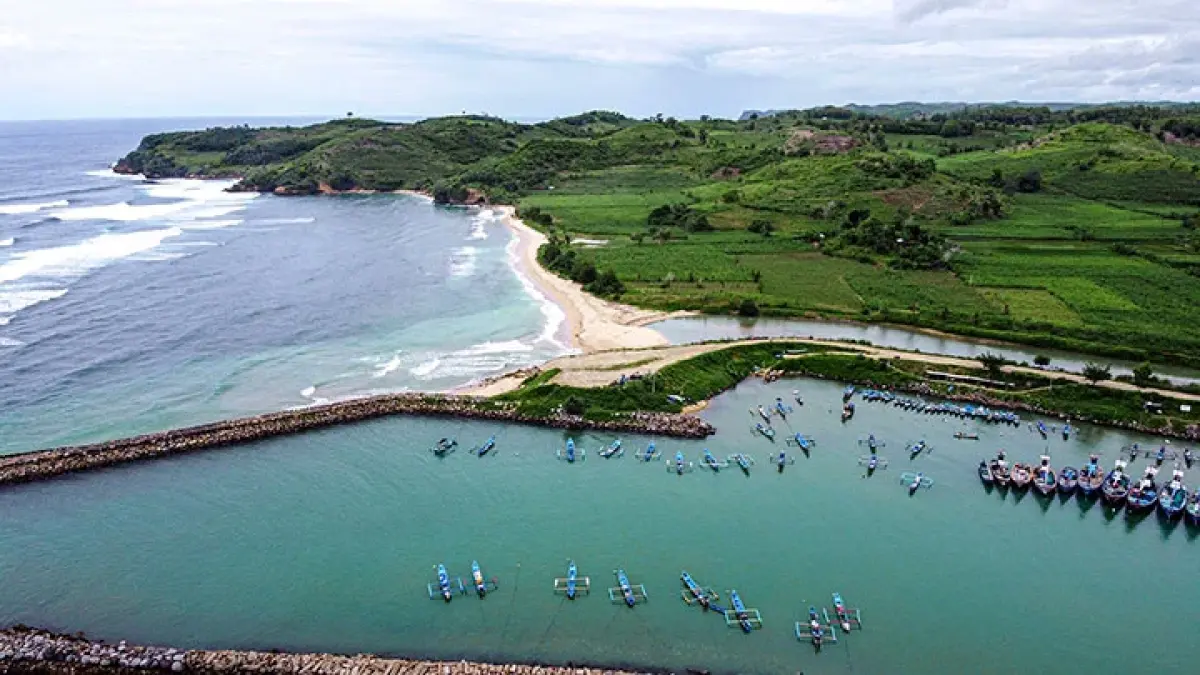9 wisata hits di Blitar yang wajib dikunjungi, mulai Candi Penataran, Pantai Tambakrejo, Rambut Monte hingga Malioboro Blitar (Pinterest).