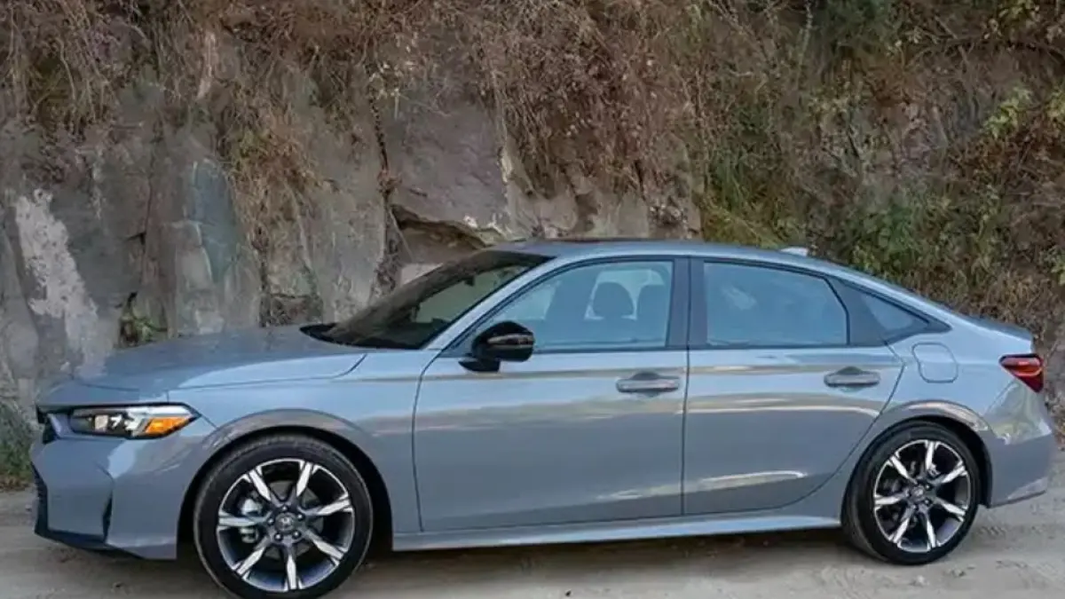 Honda Civic Hybrid Indonesia hadirkan performa e:HEV kencang dengan efisiensi bensin 30 km/liter, solusi cerdas berkendara tanpa FOMO mobil listrik!