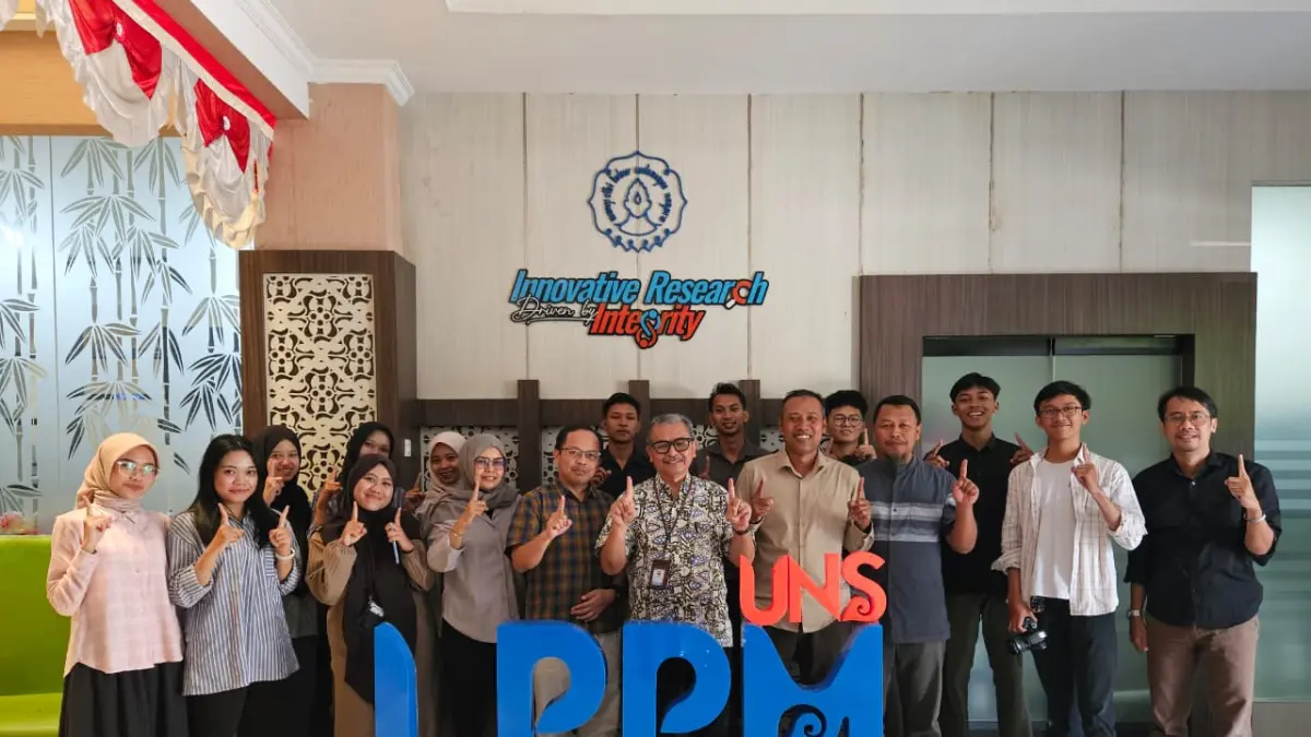 LPPM UNS memberikan pelatihan penggunaan AI bagi UMKM mebel di Bulakan, Sukoharjo. 
Khususnya dalam mendesain 
interior ruangan.(UNS UNTUK RADAR TULUNGAGUNG)