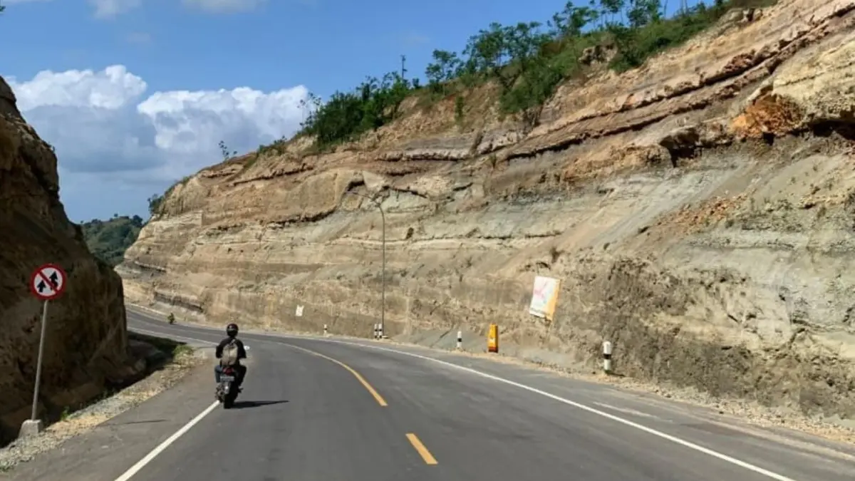 Salah satu ruas jalan di JLS Brumbun-Sine yang sekarang sudah tersambung penuh. Pemkab harus punya rencana matang untuk memaksimalkannya.(SANDY YUWANA/RADAR TULUNGAGUNG)
