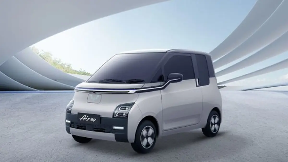 Harga bekas Wuling Air EV anjlok drastis. Simak penyebabnya dan apakah mobil listrik mungil ini masih layak dibeli.(Gemini AI)