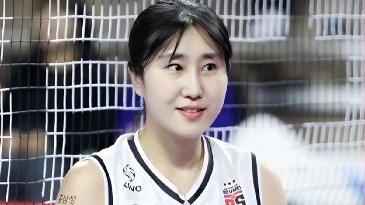 Megawati Hangestri dan Yum Hye-seon tertangkap kamera berbuka puasa dengan sate. Reuni sahabat Red Sparks ini jadi harapan besar Jakarta Pertamina Enduro di Proliga 2026.