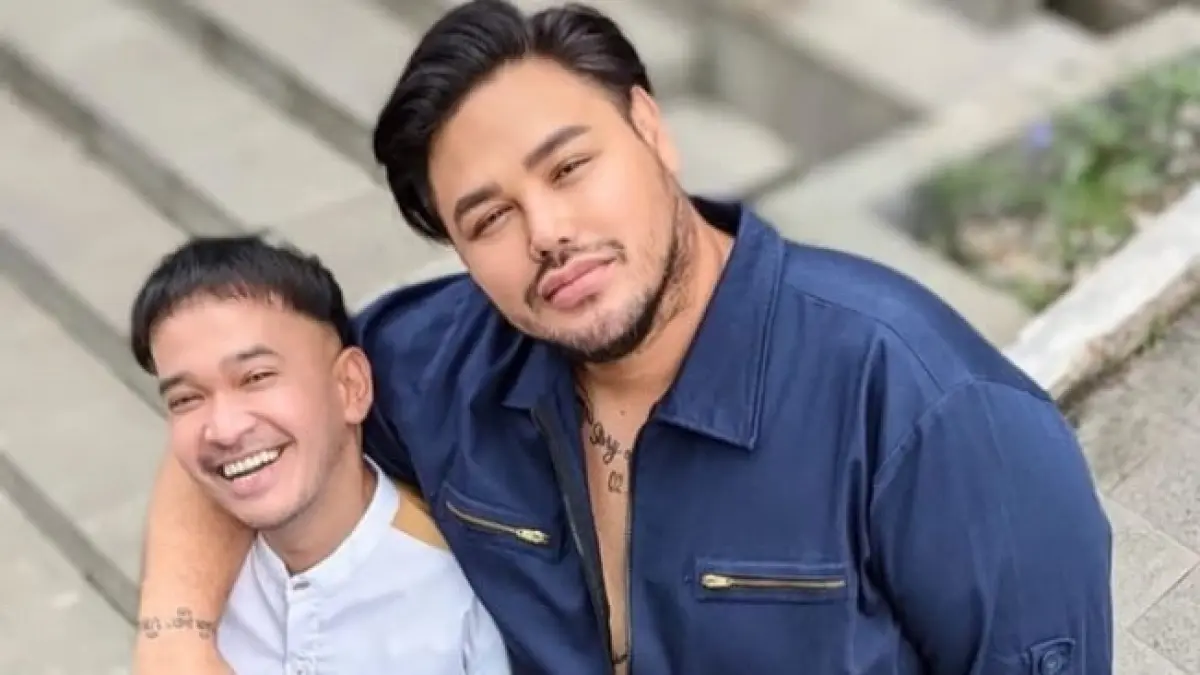 Ivan Gunawan dan Ruben Onsu umrah bareng 22 Juni 2026. Betrand Peto mengaku menangis usai video Sarwendah viral (Pinterest).