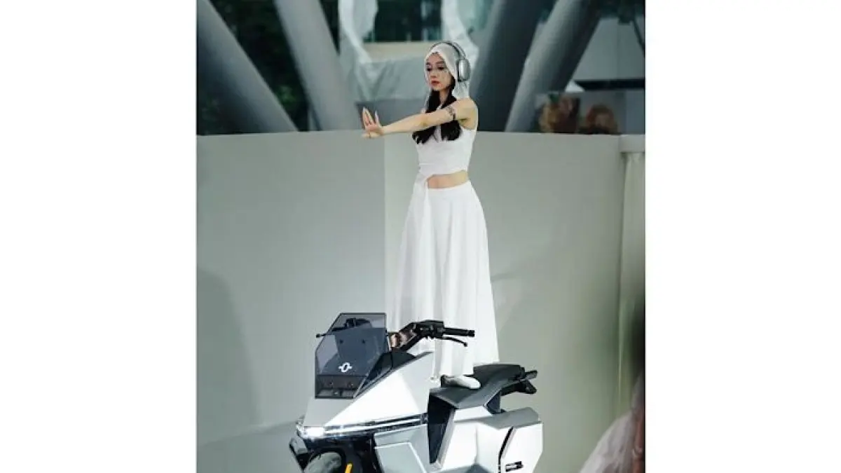 Motor listrik OMO X hadir dengan teknologi self balancing, baterai LFP, desain futuristik, dan jarak tempuh hingga 200 km.(pinterest)
