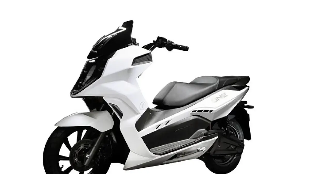 Alva One XP resmi meluncur di IIMS 2024 dengan TFT adaptif, jarak tempuh 70 km, dan harga setelah subsidi Rp31,5 juta.(Gemini AI)
