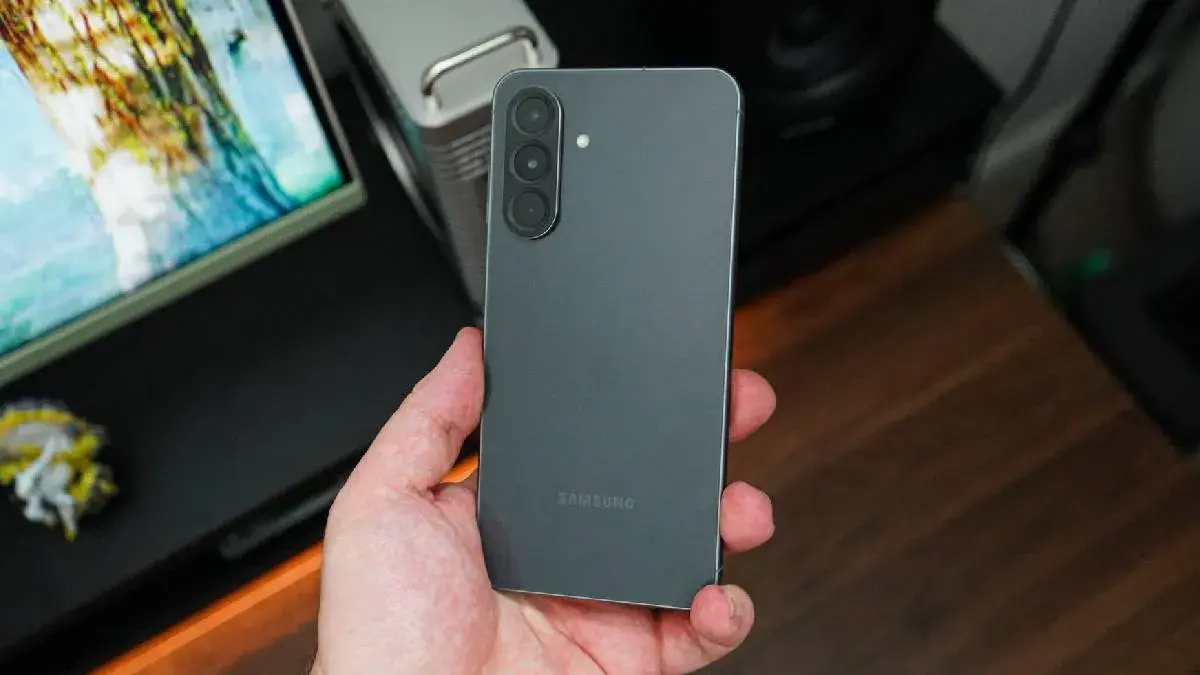 HP baterai badak terbaik 2026, smartphone baterai jumbo, HP tahan 2 hari, Oppo Reno 15 F 5G, Realme 16 Pro Plus 5G (Pinterest).