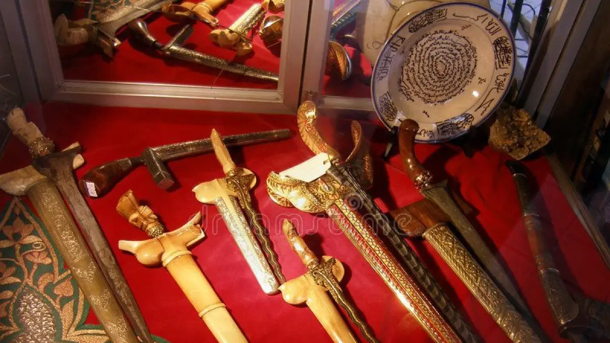 Keris Pamengkang Jagad dipercaya memiliki tuah kuat dan mampu mengangkat kedudukan, tetapi disebut tidak cocok untuk semua orang. (Pinterest)