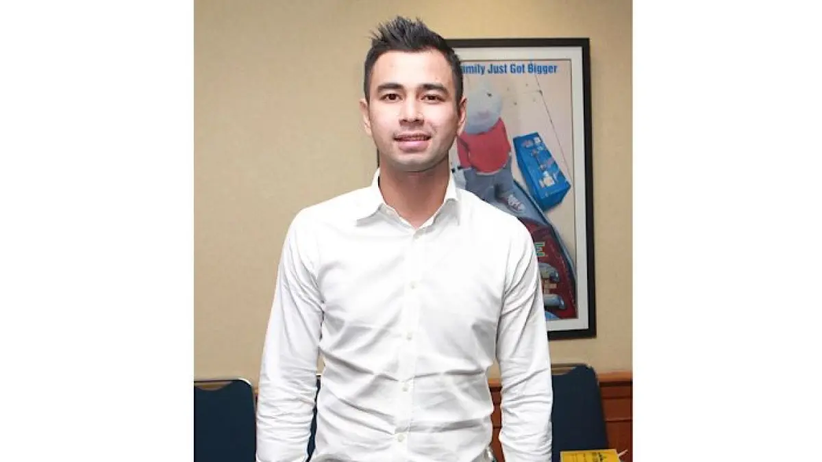 Raffi Ahmad klarifikasi isu pesan iPhone dan laptop dari Amerika. Ia tegaskan tidak ada transaksi dan hanya salah paham.(pinterest)