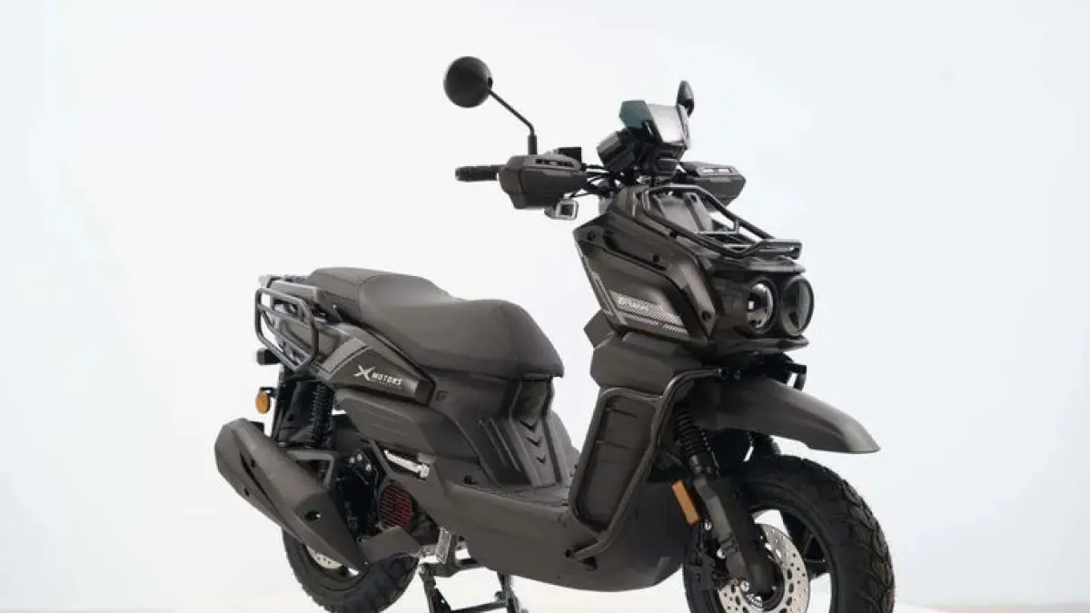 Cek review Indomobil E-Motor Tirano: Skuter listrik petualang dengan fitur CarPlay Wireless dan performa tangguh. Solusi mobilitas modern yang praktis.