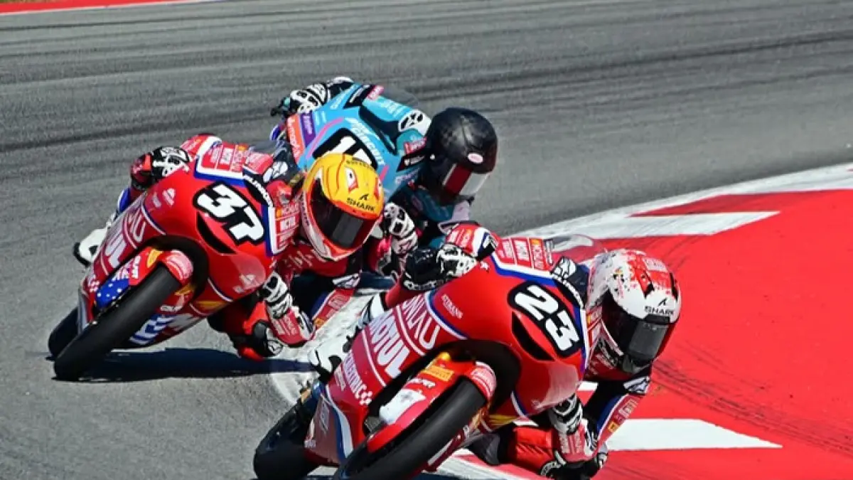Feda Ega Pratama gagal meraih poin di Moto3 Hungaria 2026, tetapi tetap memimpin klasemen rookie jelang seri Brno. (Pinterest) 