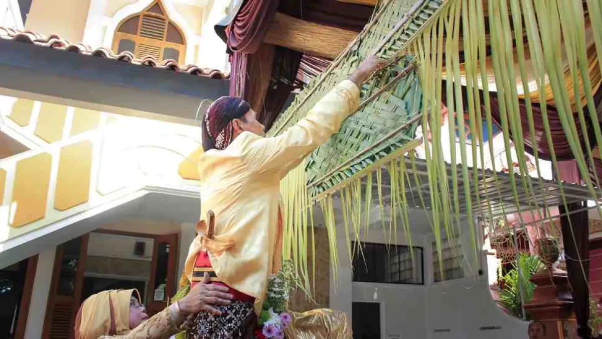 Hari baik pernikahan dan sunatan Juni 2026 menurut Primbon Jawa. Catat tanggal pilihan yang dipercaya membawa kelancaran dan keberkahan (Pinterest).