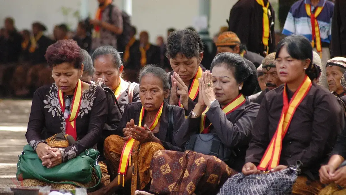 Jam pembuka rezeki menurut Primbon Jawa diyakini ada pada waktu fajar, pagi, siang, dan senja. Simak penjelasannya di sini (Pinterest).