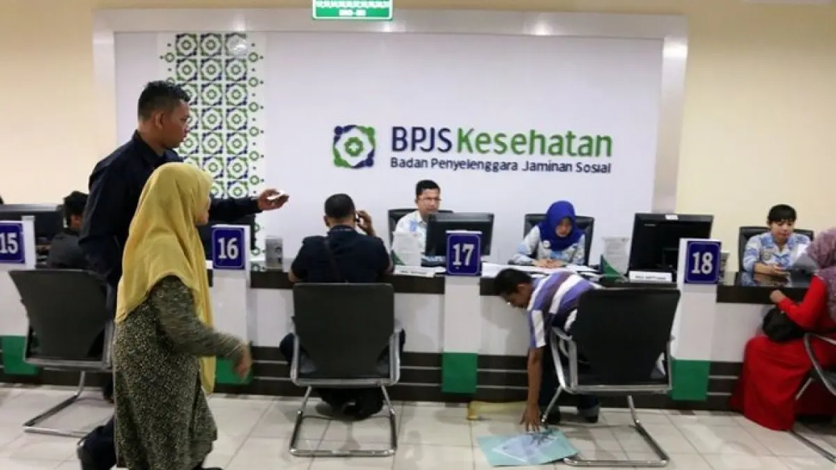 Cara pindah BPJS Mandiri ke BPJS PBI gratis dari pemerintah bisa dilakukan secara online melalui aplikasi Cek Bansos. (Pinterest) 