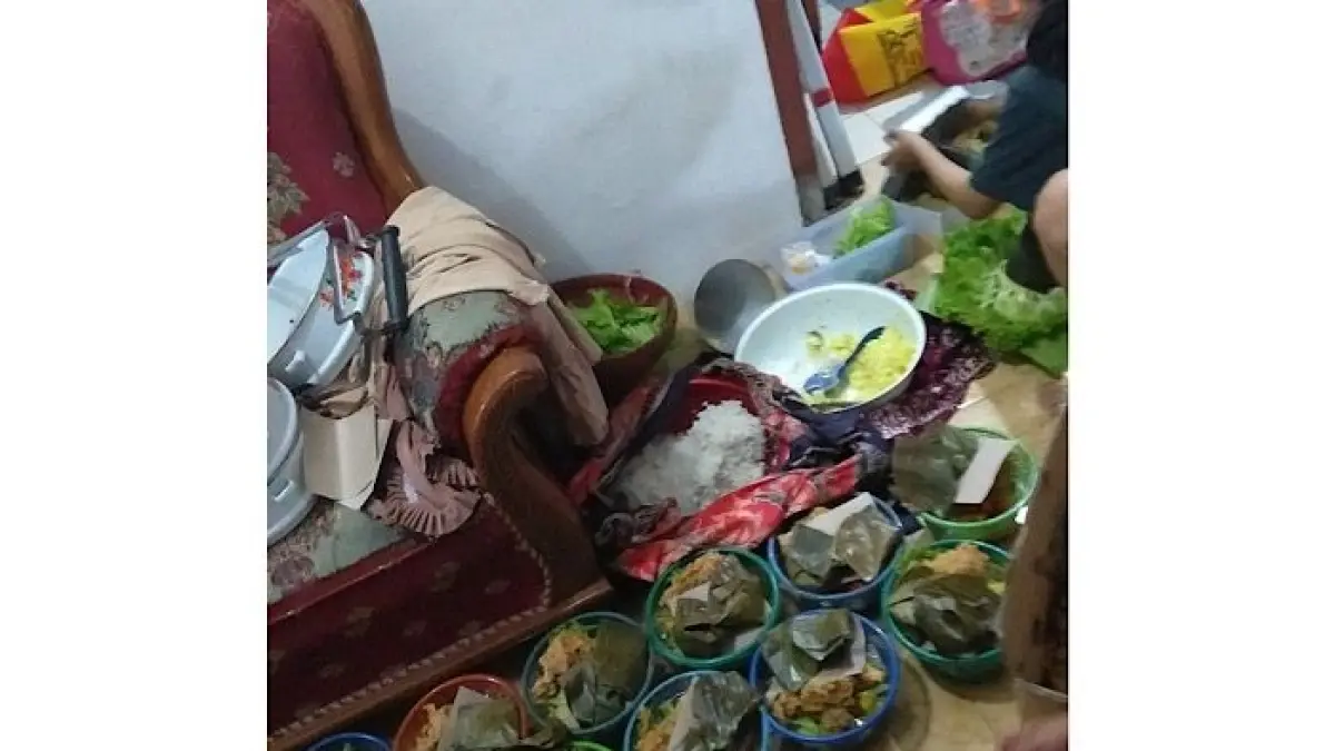 Filosofi luhur Takir Plontang saat Suro di Trenggalek Njenggelek. Ritual unik demi keselamatan hewan ternak hingga doa tolak bala hama pertanian.(pinterest)