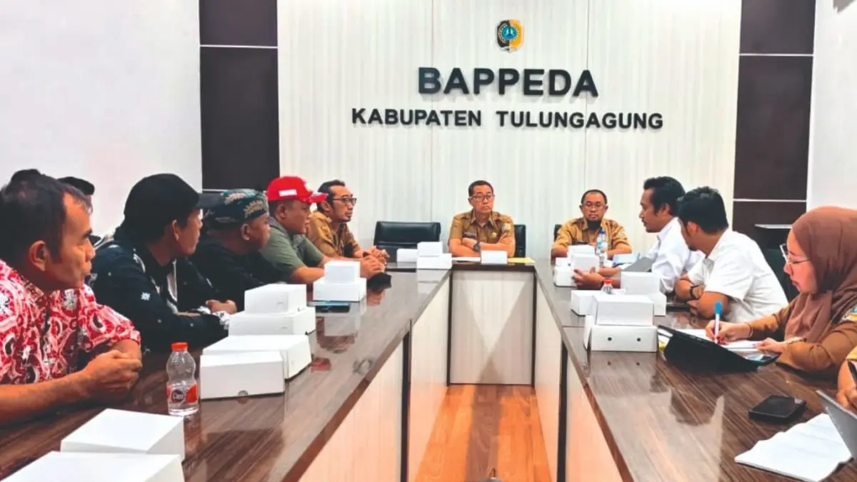 Rapat koordinasi di kantor Bappeda Tulungagung pada Senin (22/6/2026) membahas jalan lingkar Waduk Wonorejo.(DANA UNTUK RADAR TULUNGAGUNG)