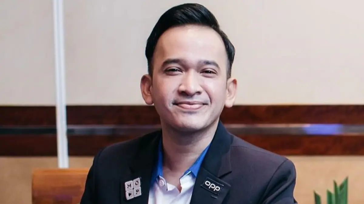 Sarwendah mengantar anak-anak bertemu Ruben Onsu di bandara jelang umrah. Momen haru pelukan Thalia dan Thania jadi sorotan. (Pinterest) 