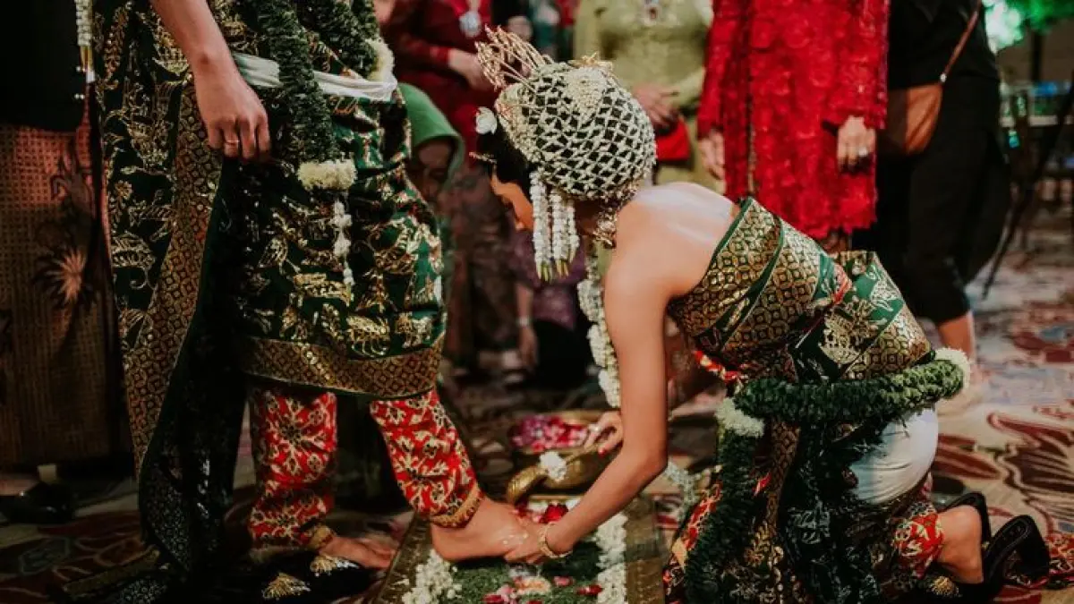 Hari baik hajatan September 2026 menurut Primbon Jawa dipercaya membawa kelancaran untuk pernikahan, sunatan, akikah, dan pindah rumah (Pinterest).