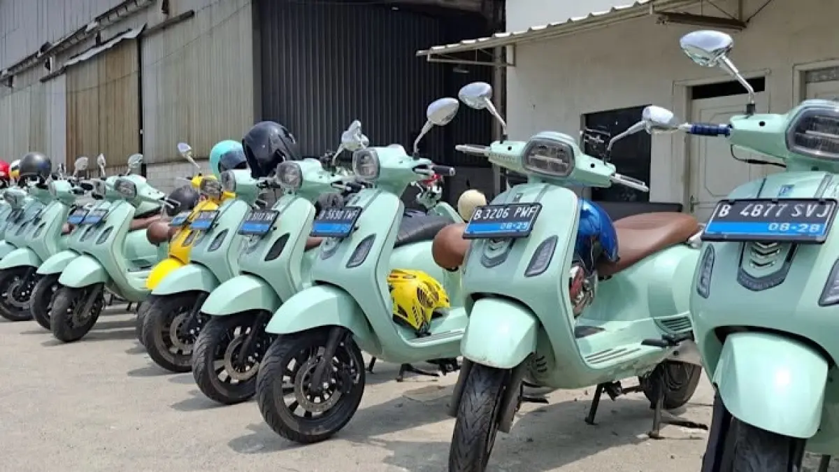 Penjualan motor listrik di PRJ 2026 naik 400 persen setelah harga Pertamax melonjak. Warga mulai beralih ke kendaraan listrik yang lebih hemat.(pinterest)