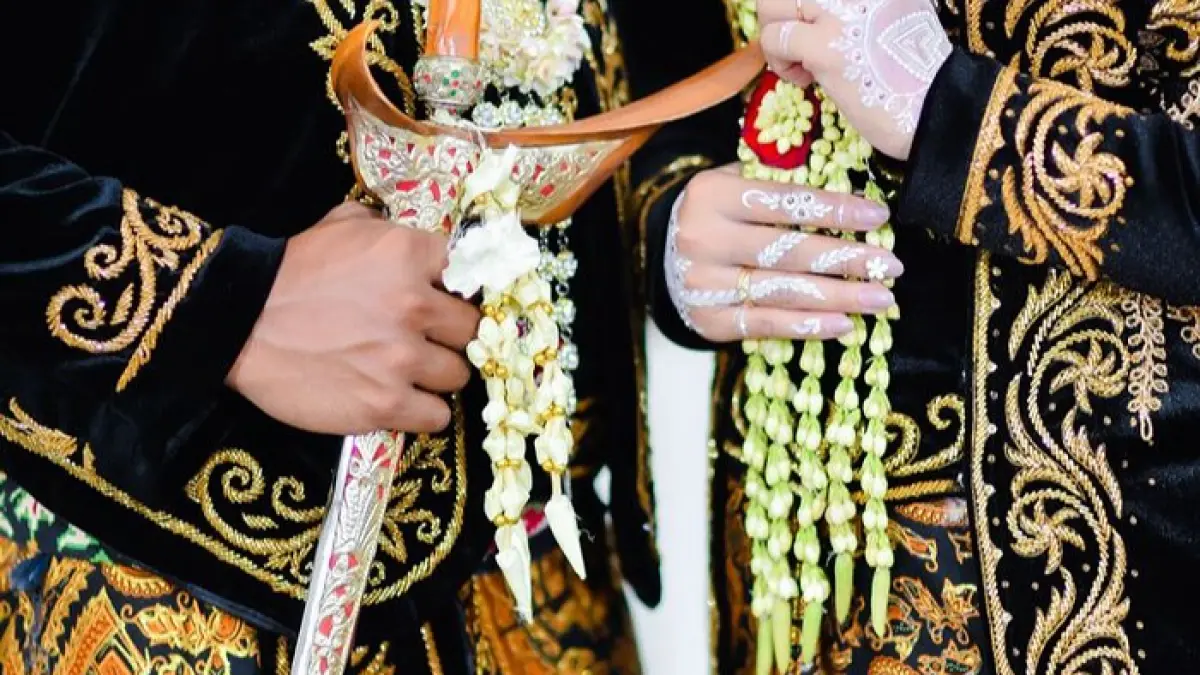 Wariga Bali menjelaskan pantangan hari pernikahan, sasih, dan penanggal yang diyakini memengaruhi keharmonisan rumah tangga. (Pinterest) 