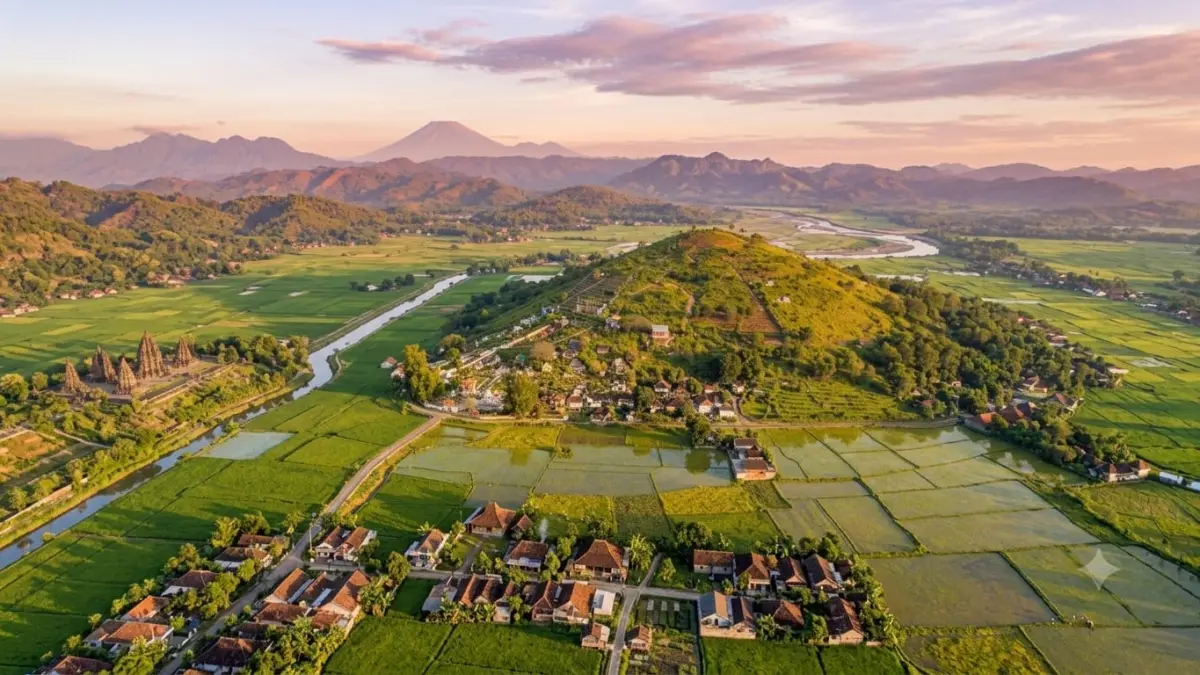TULUNGAGUNG – Gunung Bolo menjadi salah satu destinasi alam yang mulai menarik perhatian para pecinta wisata dan pendaki. Meski namanya belum sepopuler gunung-gunung besar di Indonesia, pesona alam yang dimiliki Gunung Bolo membuat banyak orang penasaran untuk mengenalnya lebih jauh.
Belakangan ini, pencarian mengenai Gunung Bolo meningkat di berbagai platform digital. Banyak wisatawan mencari informasi mengenai lokasi, jalur menuju kawasan tersebut, hingga panorama yang dapat dinikmati selama berada di sekitar gunung.
Keindahan Gunung Bolo tidak hanya terletak pada bentang alamnya, tetapi juga suasana yang masih asri dan relatif tenang. Kondisi tersebut menjadi daya tarik tersendiri bagi wisatawan yang ingin menikmati keindahan alam jauh dari keramaian perkotaan.
Gunung Bolo Menawarkan Panorama Alam yang Memikat
Gunung Bolo dikenal memiliki pemandangan khas pegunungan dengan hamparan pepohonan hijau yang masih terjaga. Udara yang sejuk serta lingkungan yang alami membuat kawasan ini cocok dijadikan tempat melepas penat dari aktivitas sehari-hari.
Saat cuaca cerah, pengunjung dapat menikmati panorama perbukitan yang membentang luas. Momen matahari terbit maupun matahari terbenam menjadi waktu favorit karena menghadirkan pemandangan yang memanjakan mata.
Suasana yang masih alami juga membuat kawasan sekitar Gunung Bolo memiliki nilai lebih bagi wisatawan yang menyukai ketenangan dan ingin menikmati keindahan alam tanpa banyak gangguan.
Cocok untuk Wisata Alam dan Pendakian
Selain menawarkan panorama indah, Gunung Bolo juga menjadi pilihan bagi masyarakat yang gemar melakukan aktivitas luar ruangan.
Pendakian menuju kawasan gunung memberikan pengalaman tersendiri karena pengunjung dapat melewati jalur yang dipenuhi vegetasi hijau serta udara pegunungan yang segar. Selama perjalanan, wisatawan juga berkesempatan menikmati suasana alam yang masih terjaga.
Bagi pencinta fotografi, berbagai sudut kawasan Gunung Bolo menawarkan latar yang menarik untuk diabadikan. Tidak sedikit pengunjung yang memanfaatkan momen tersebut untuk berburu foto panorama maupun lanskap alam.
Menjadi Pilihan Wisata Alternatif
Di tengah meningkatnya minat masyarakat terhadap wisata berbasis alam, Gunung Bolo mulai dilirik sebagai destinasi alternatif.
Banyak wisatawan kini mencari lokasi yang tidak terlalu padat agar dapat menikmati suasana yang lebih nyaman. Gunung Bolo dinilai mampu menghadirkan pengalaman tersebut berkat lingkungan yang masih alami.
Selain menjadi tujuan rekreasi, kawasan pegunungan seperti Gunung Bolo juga sering dimanfaatkan sebagai tempat berkemah, menikmati udara segar, maupun sekadar bersantai bersama keluarga atau teman.
Penting Menjaga Kelestarian Alam
Seiring meningkatnya jumlah pengunjung, kesadaran untuk menjaga kebersihan kawasan wisata menjadi hal yang sangat penting.
Pengunjung diharapkan membawa kembali sampah yang dihasilkan, tidak merusak vegetasi, serta tetap mengikuti aturan yang berlaku selama berada di kawasan pegunungan.
Upaya menjaga kelestarian lingkungan menjadi tanggung jawab bersama agar keindahan Gunung Bolo tetap dapat dinikmati oleh generasi mendatang.
Persiapan Sebelum Berkunjung
Bagi wisatawan yang berencana mengunjungi Gunung Bolo, ada beberapa hal yang perlu dipersiapkan. Kondisi fisik yang baik menjadi salah satu faktor penting, terutama jika ingin melakukan perjalanan menuju area yang lebih tinggi.
Selain itu, pengunjung disarankan menggunakan perlengkapan yang sesuai, seperti alas kaki yang nyaman, pakaian hangat, persediaan air minum, serta makanan ringan. Mengecek kondisi cuaca sebelum berangkat juga menjadi langkah yang tidak boleh diabaikan demi keamanan selama perjalanan.
Dengan persiapan yang matang, pengalaman menikmati keindahan Gunung Bolo dapat berlangsung lebih aman dan menyenangkan.
Keberadaan Gunung Bolo menjadi bukti bahwa Indonesia masih memiliki banyak destinasi alam yang belum banyak dikenal masyarakat luas. Keasrian lingkungan, panorama pegunungan, serta suasana yang tenang menjadi daya tarik utama yang membuat kawasan ini layak masuk dalam daftar tujuan wisata alam. Seiring meningkatnya minat wisata berbasis alam, Gunung Bolo berpotensi menjadi salah satu destinasi yang semakin dikenal apabila kelestarian lingkungan tetap dijaga oleh seluruh pihak.